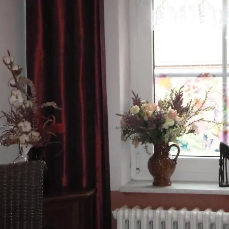 Haus Mit Den Blumen Appartement *